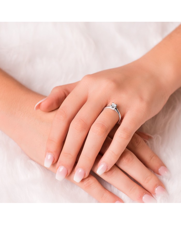 Anillo de Compromiso De Oro Blanco Con Diamante Solitario De 0,3ct 18kl